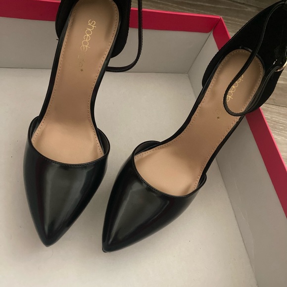 6 inch black strap heels😍 - Picture 4 of 5